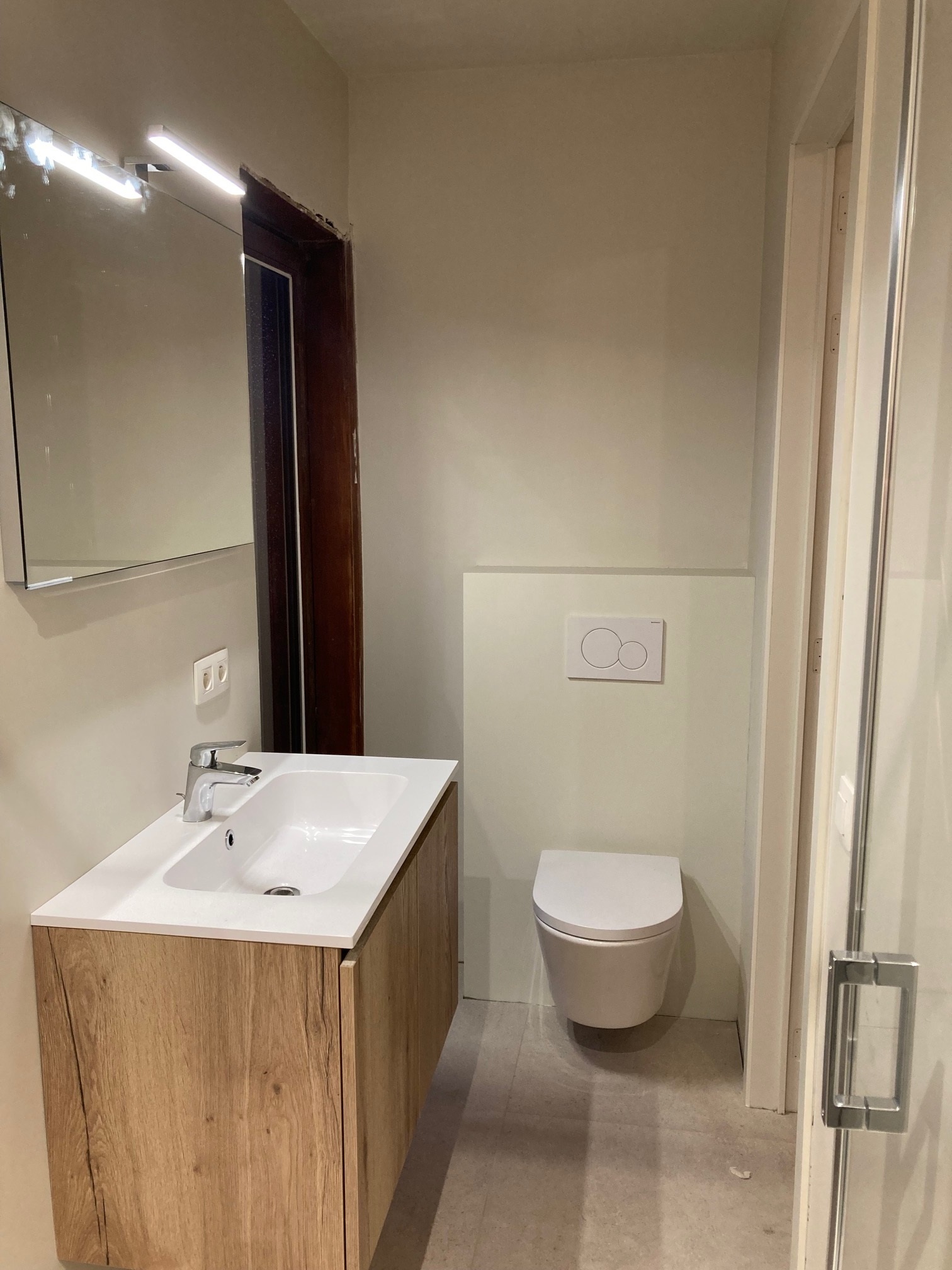 Vakantiewoning Poperinge Slaapkamer 5 badkamer lavabo toilet